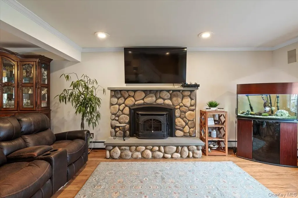 28 Cherokee Avenue West Islip NY 11795
