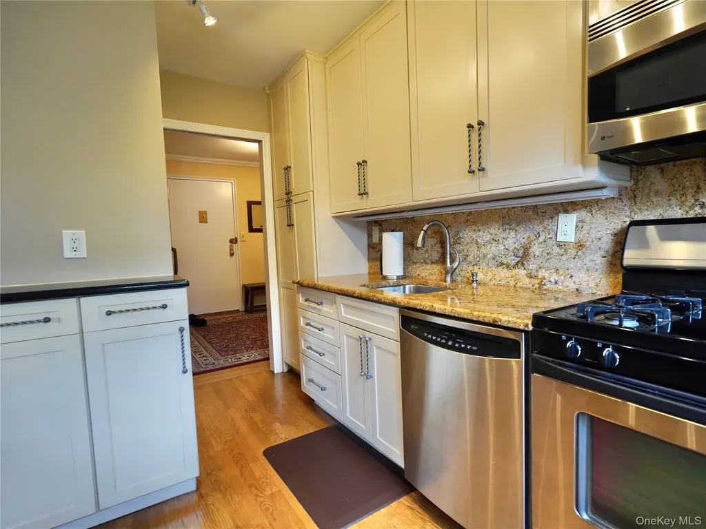 50 Brompton Road Great Neck NY 11021