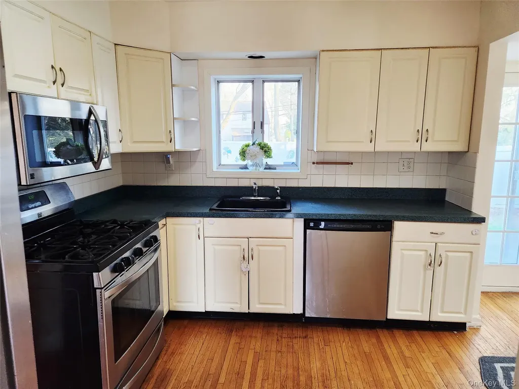 142 Morris Parkway Valley Stream NY 11580