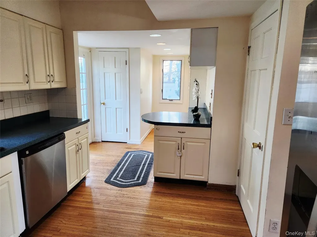 142 Morris Parkway Valley Stream NY 11580
