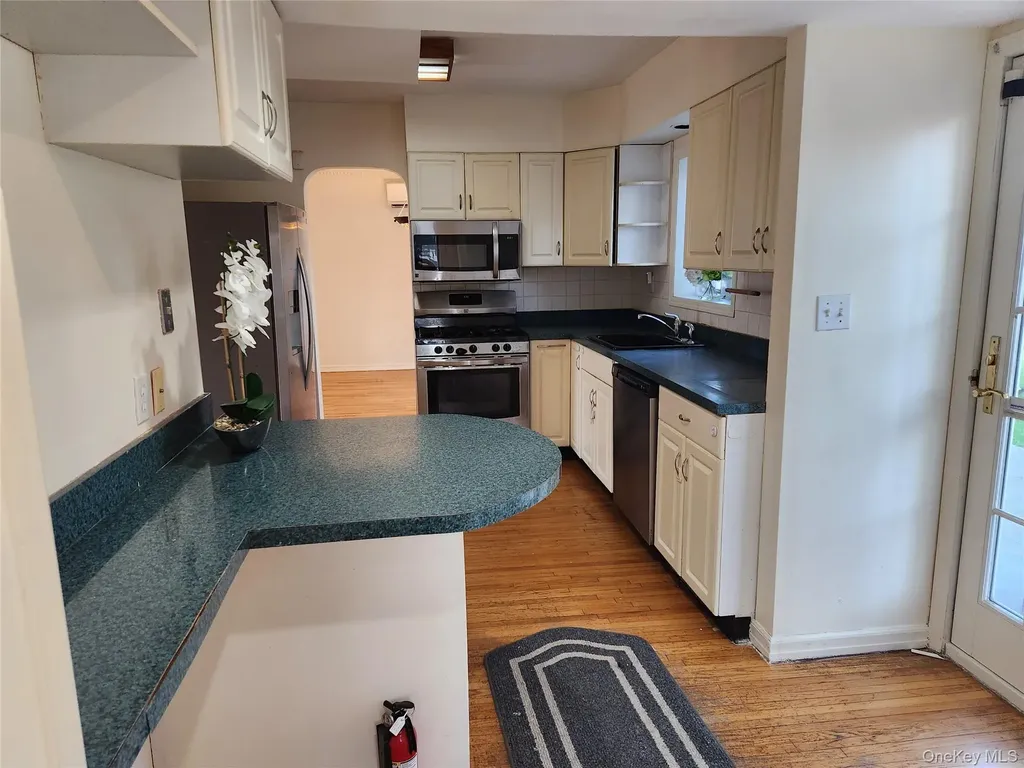 142 Morris Parkway Valley Stream NY 11580
