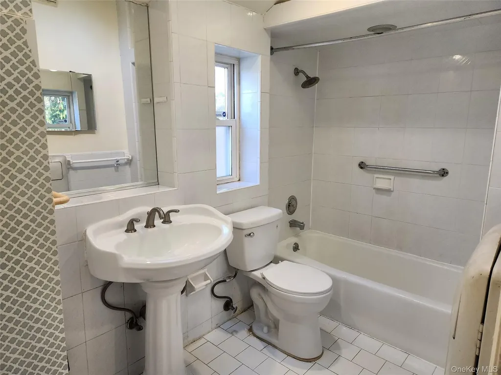 142 Morris Parkway Valley Stream NY 11580