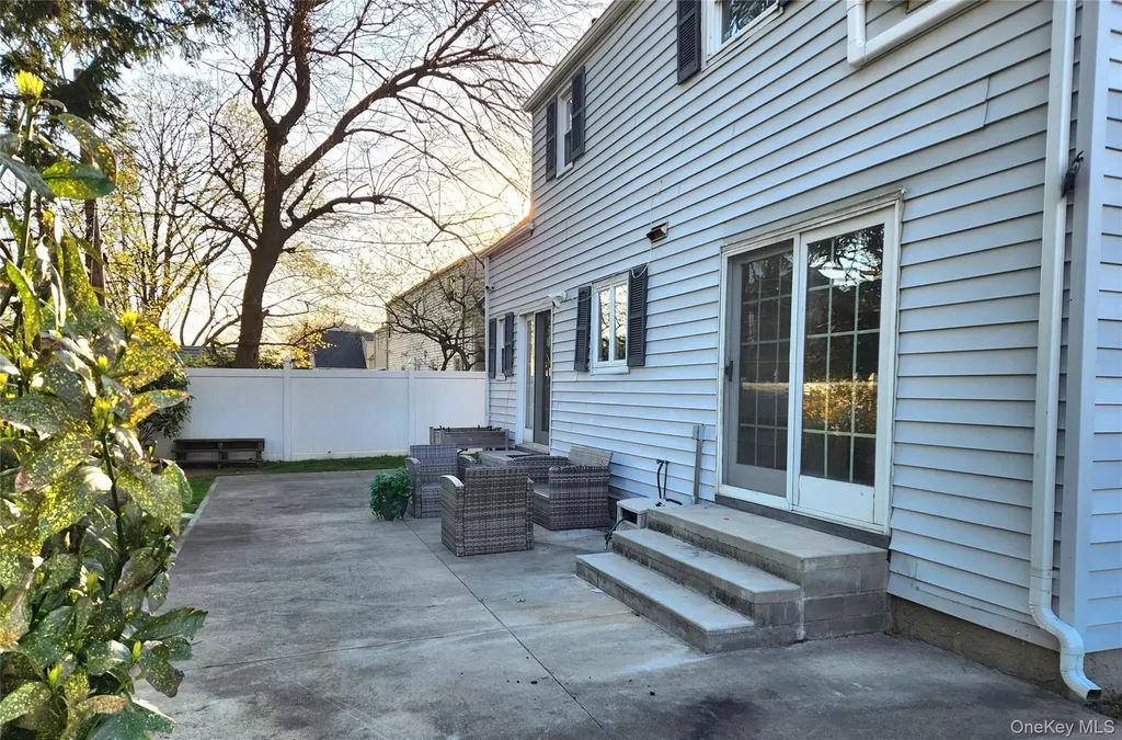 142 Morris Parkway Valley Stream NY 11580
