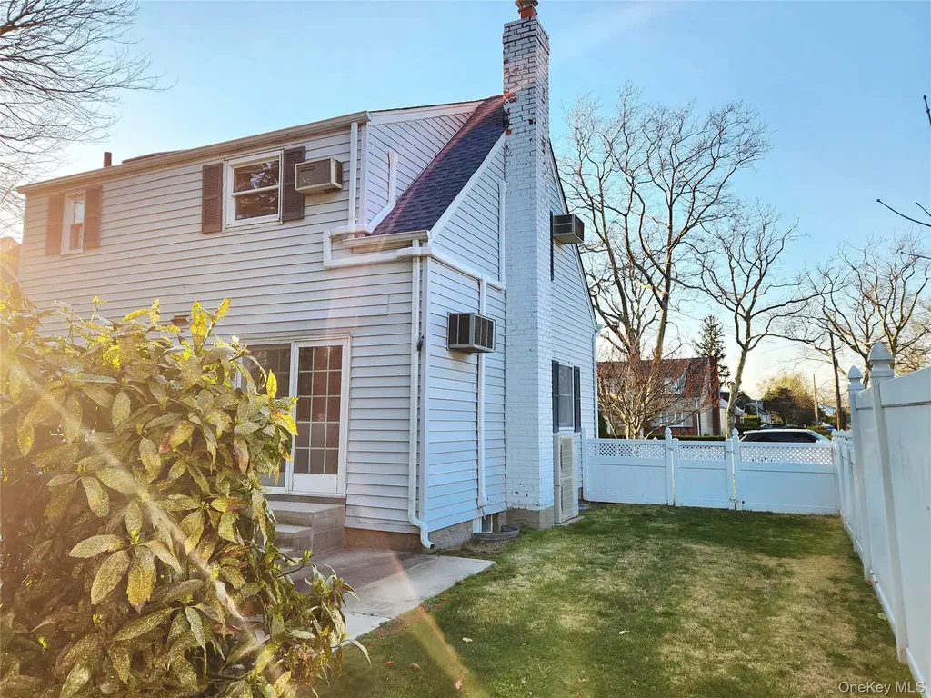 142 Morris Parkway Valley Stream NY 11580