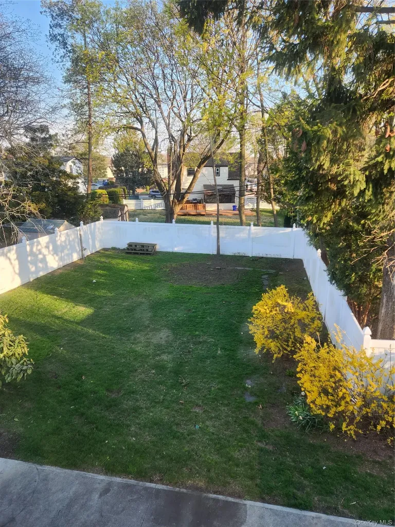 142 Morris Parkway Valley Stream NY 11580