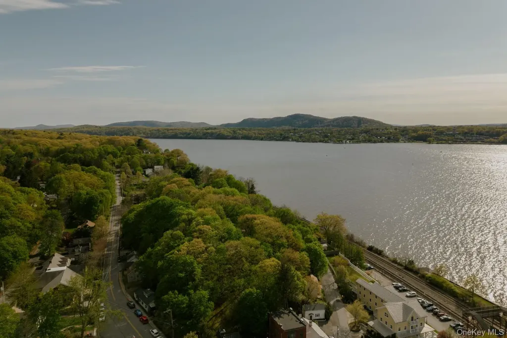 12 Charles Street Rhinecliff NY 12574