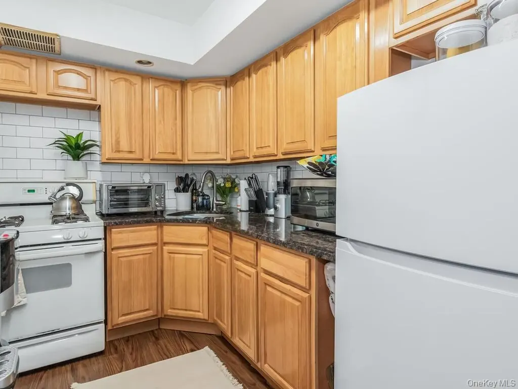 24021 68th Avenue Little Neck NY 11362