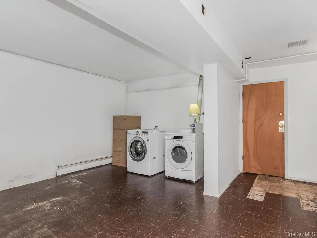 24021 68th Avenue Little Neck NY 11362