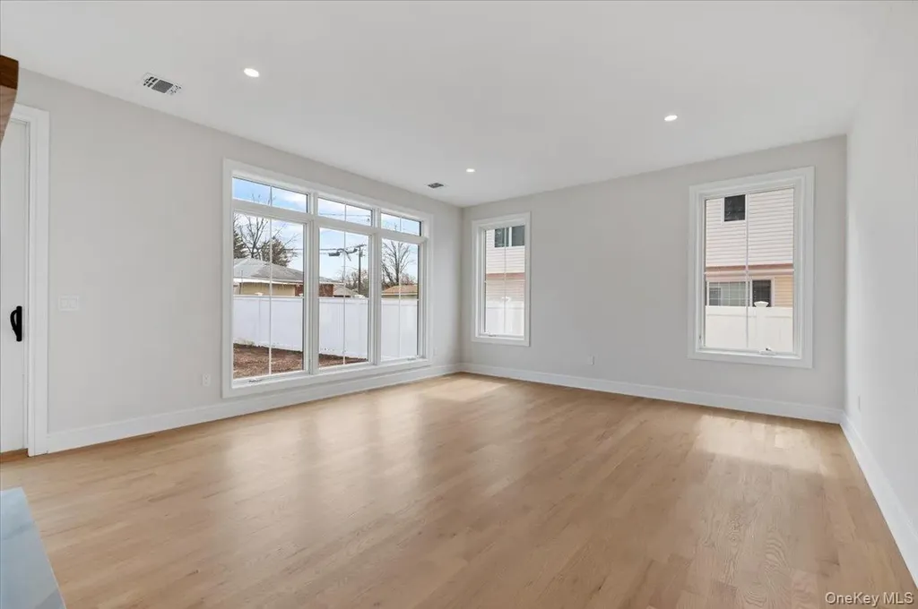 2 Winters Court Plainview NY 11803