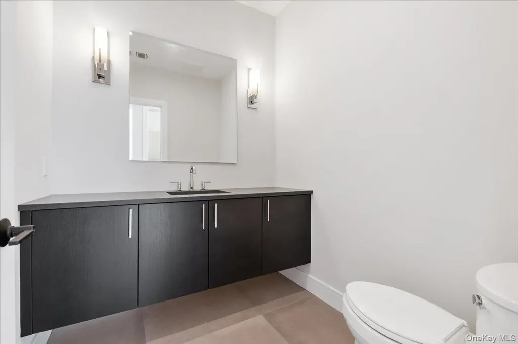 2 Winters Court Plainview NY 11803