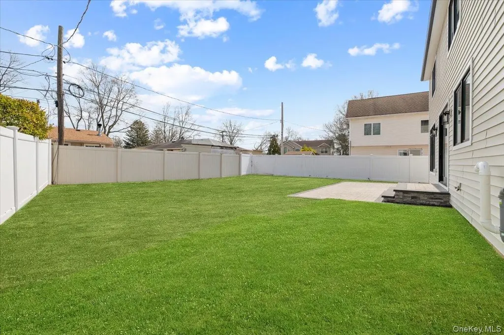 2 Winters Court Plainview NY 11803