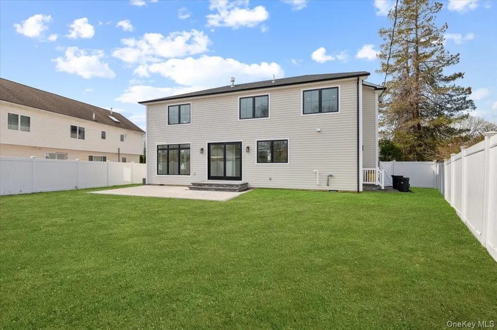 2 Winters Court Plainview NY 11803