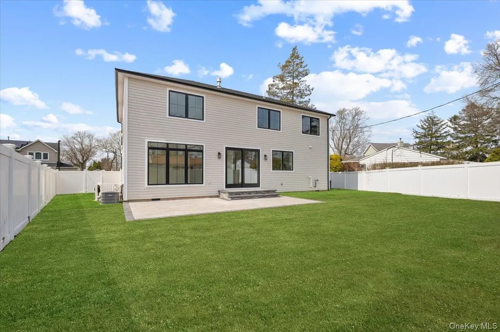2 Winters Court Plainview NY 11803