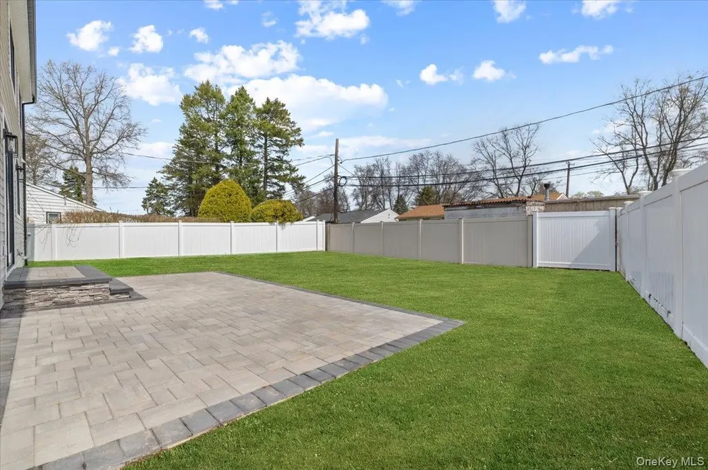 2 Winters Court Plainview NY 11803