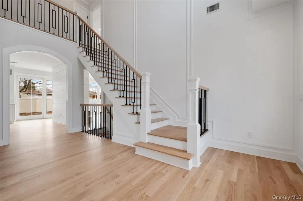 2 Winters Court Plainview NY 11803