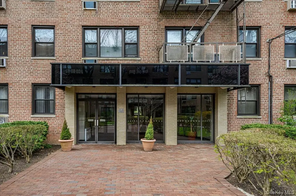4 Birchwood Mineola NY 11501