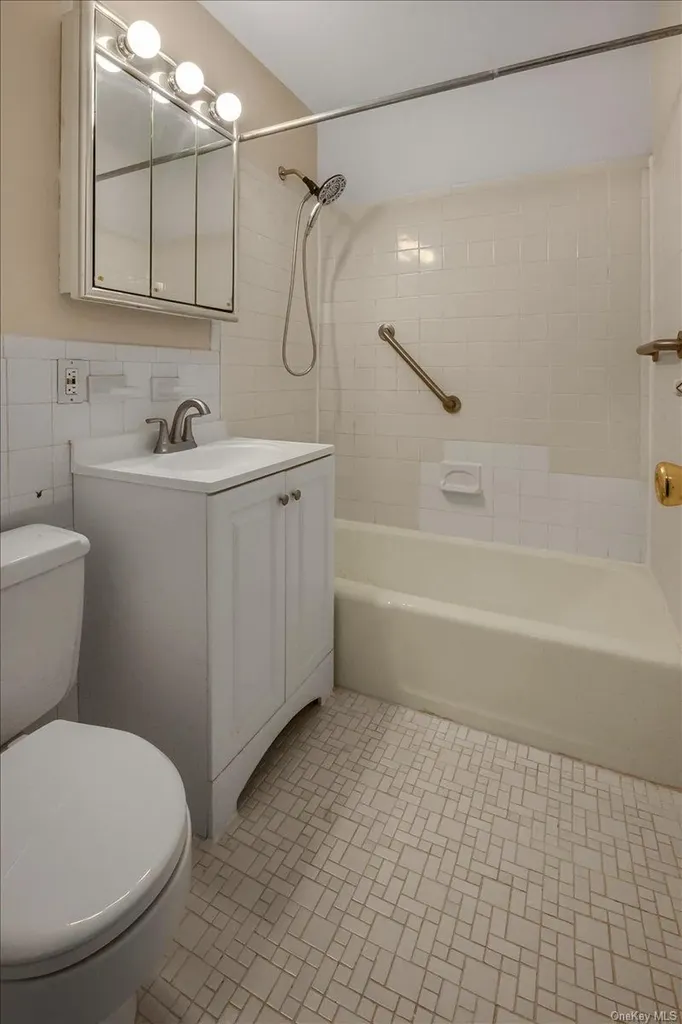 4 Birchwood Mineola NY 11501