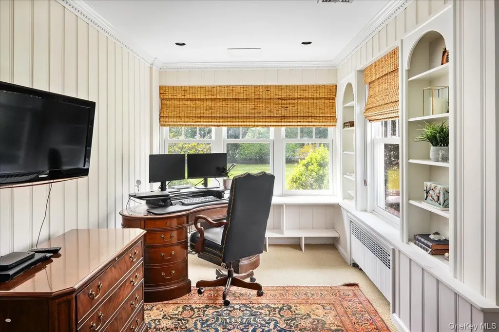 16 Middle Drive Manhasset NY 11030