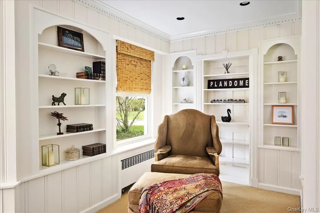 16 Middle Drive Manhasset NY 11030