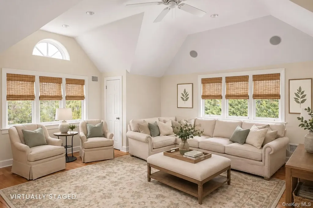 16 Middle Drive Manhasset NY 11030