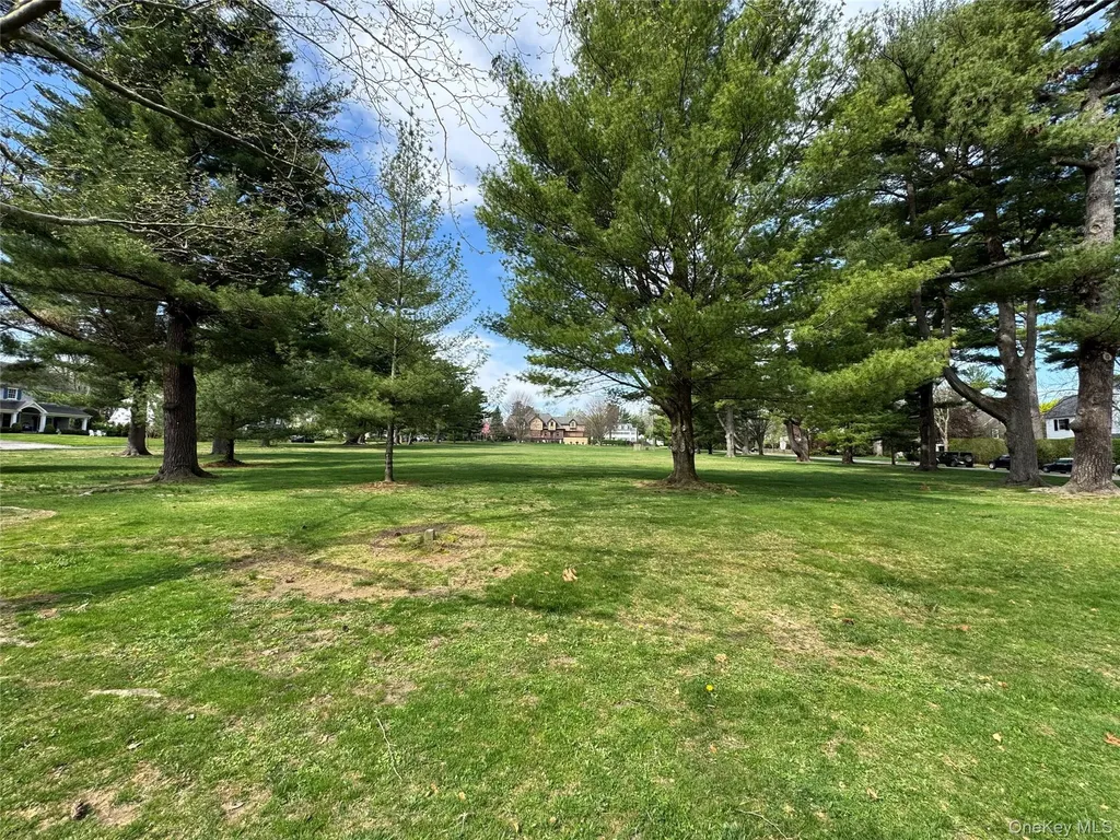 16 Middle Drive Manhasset NY 11030