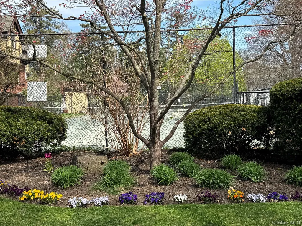 16 Middle Drive Manhasset NY 11030