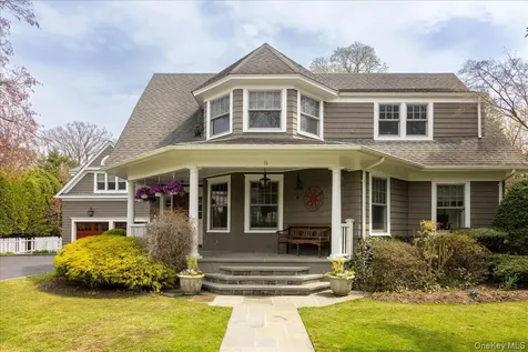 16 Middle Drive Manhasset NY 11030