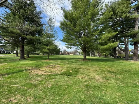 16 Middle Drive Manhasset NY 11030