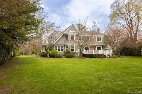 16 Middle Drive Manhasset NY 11030