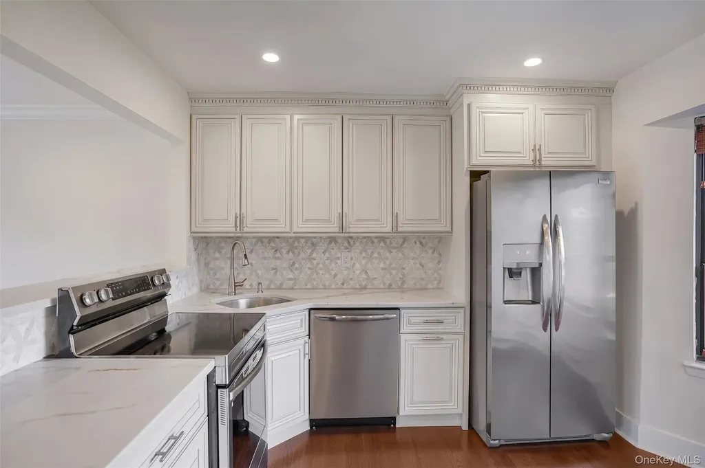 85 Rhett Court Commack NY 11725