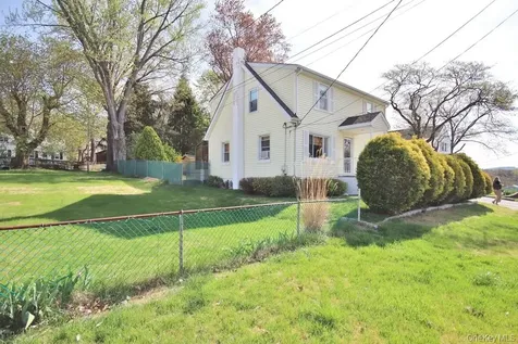 123 14TH Street Verplanck NY 10596