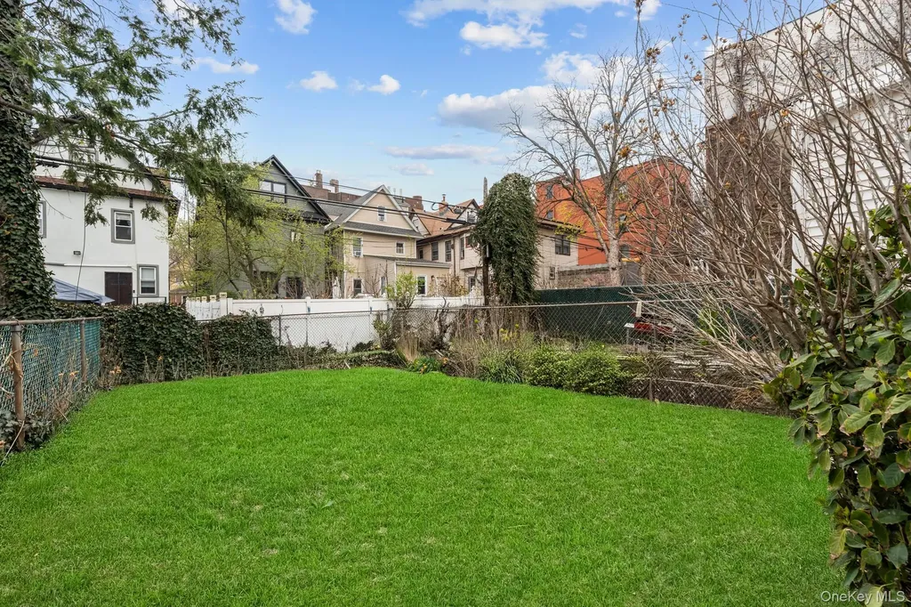 518 E 29th Street Brooklyn NY 11210