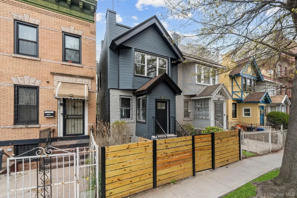 518 E 29th Street Brooklyn NY 11210