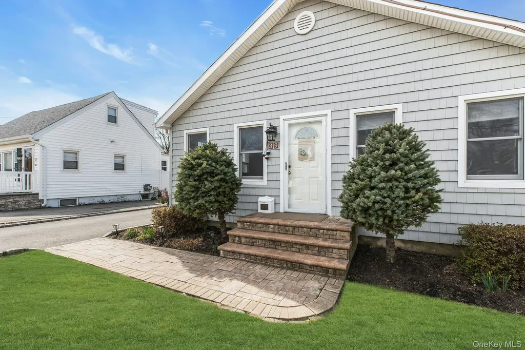 39 Ocean Avenue Blue Point NY 11715