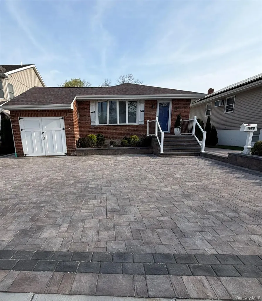 1580 N Jerusalem Road Merrick NY 11566