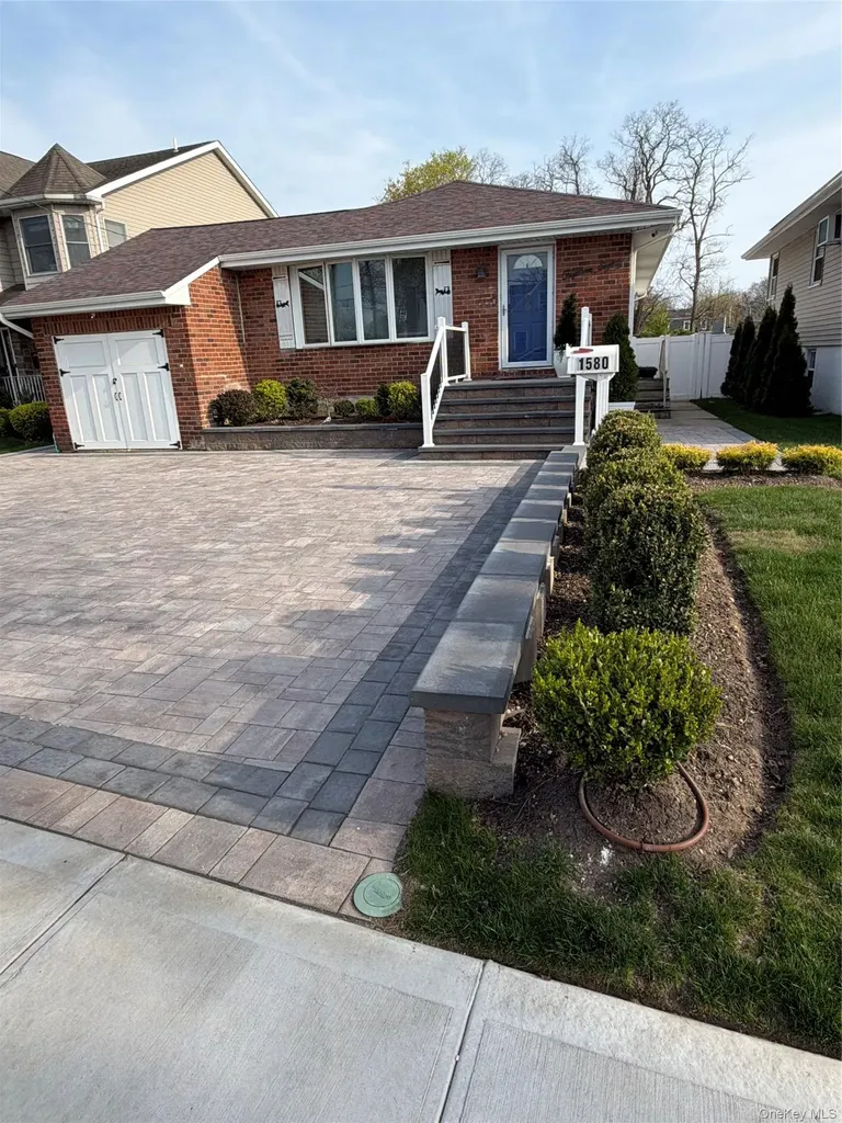 1580 N Jerusalem Road Merrick NY 11566
