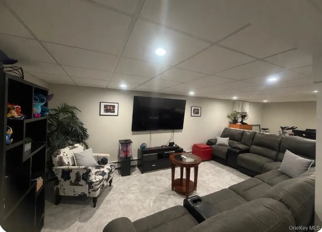 1580 N Jerusalem Road Merrick NY 11566