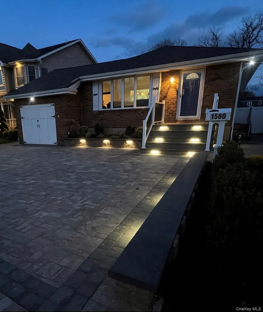1580 N Jerusalem Road Merrick NY 11566