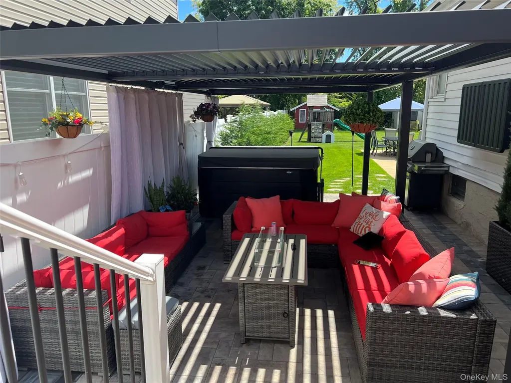 1580 N Jerusalem Road Merrick NY 11566