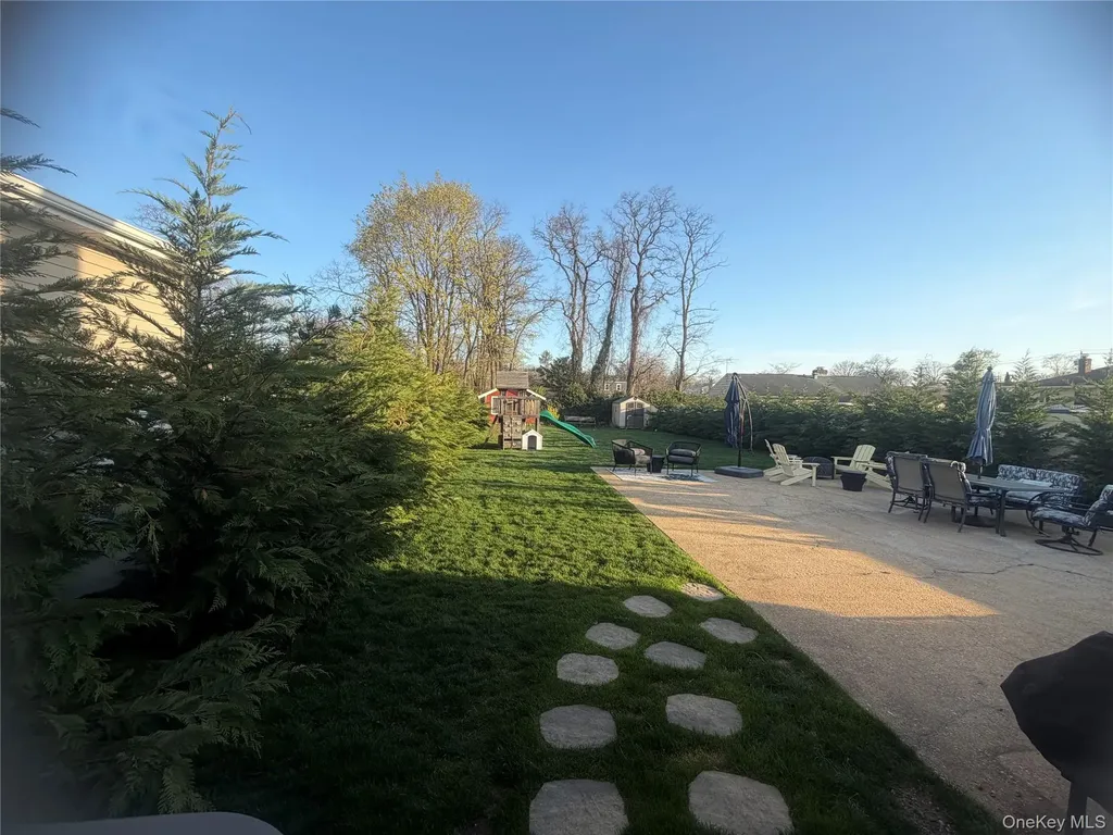 1580 N Jerusalem Road Merrick NY 11566