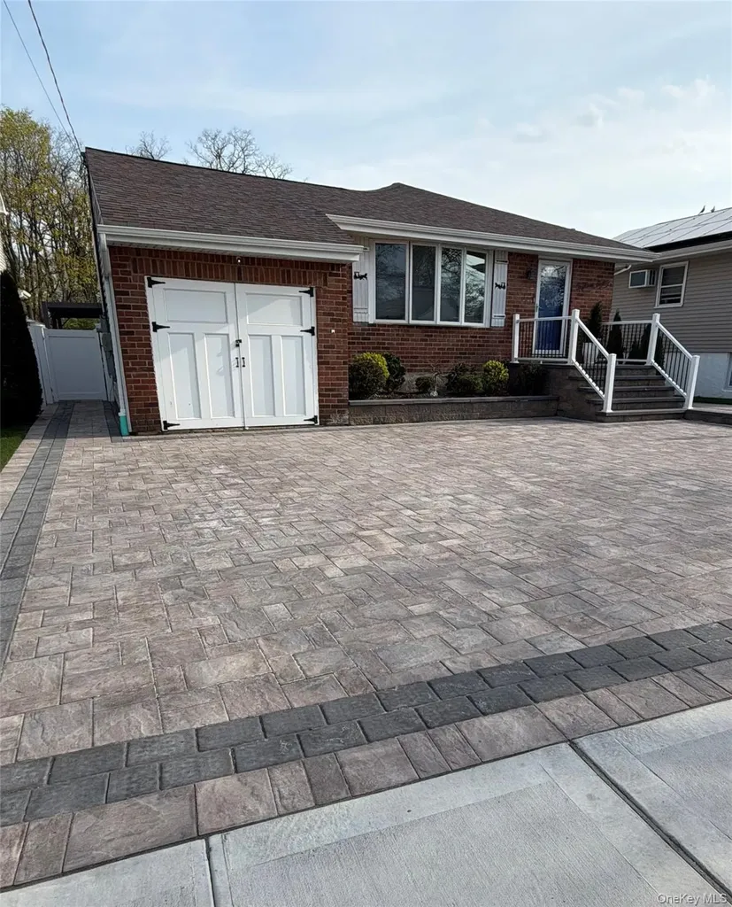 1580 N Jerusalem Road Merrick NY 11566