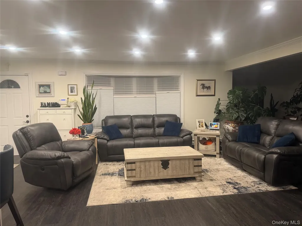 1580 N Jerusalem Road Merrick NY 11566
