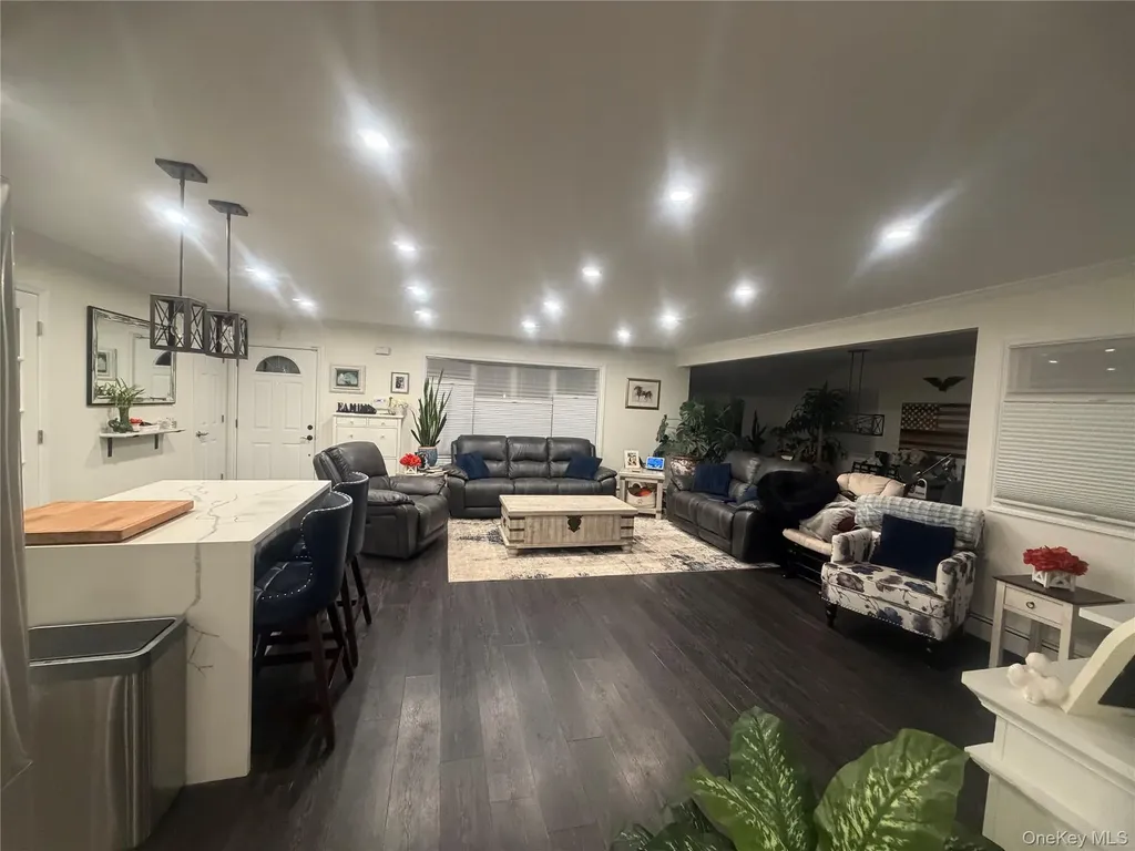 1580 N Jerusalem Road Merrick NY 11566