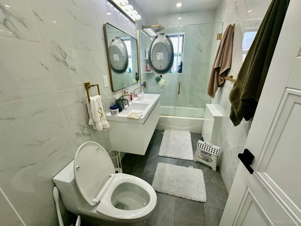 13762 70th Road Flushing NY 11367