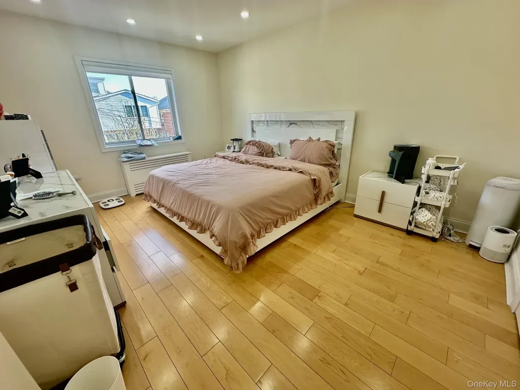 13762 70th Road Flushing NY 11367