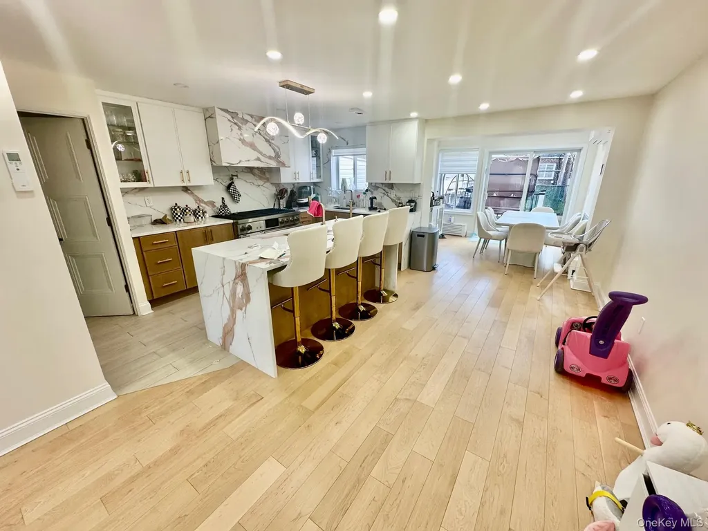 13762 70th Road Flushing NY 11367