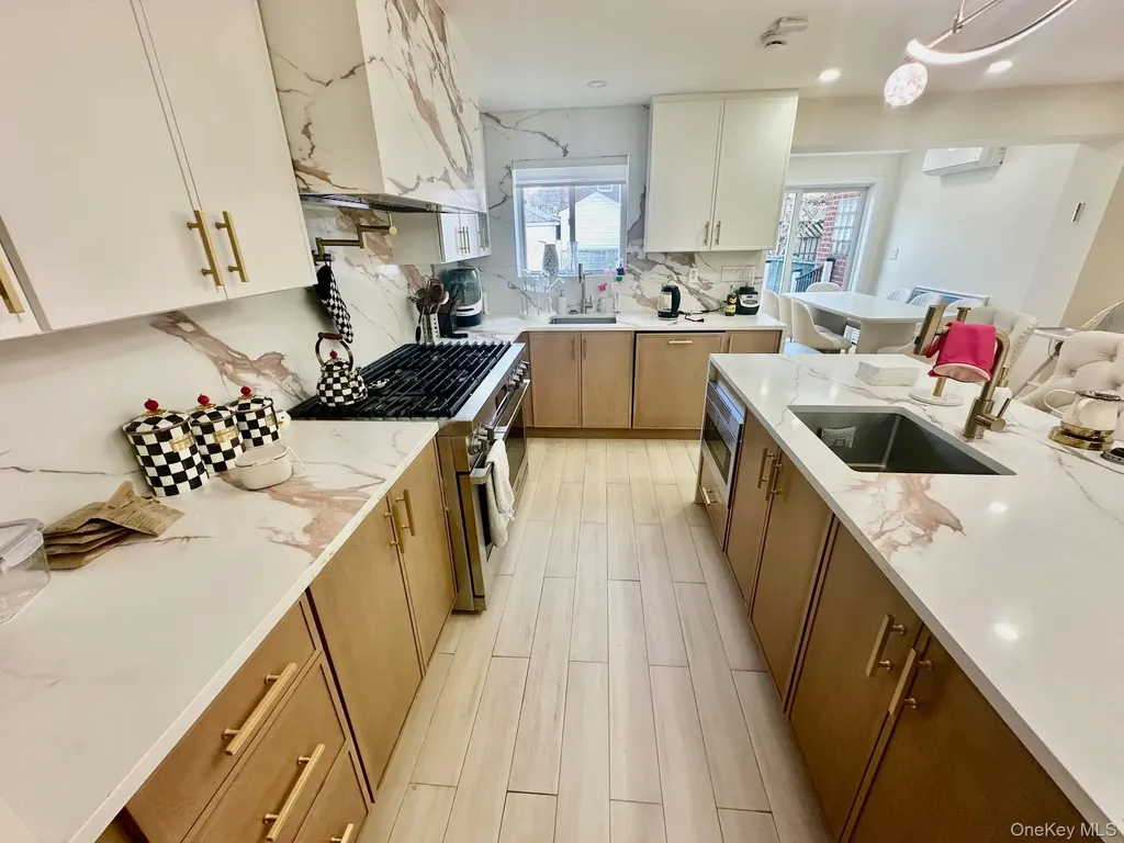13762 70th Road Flushing NY 11367