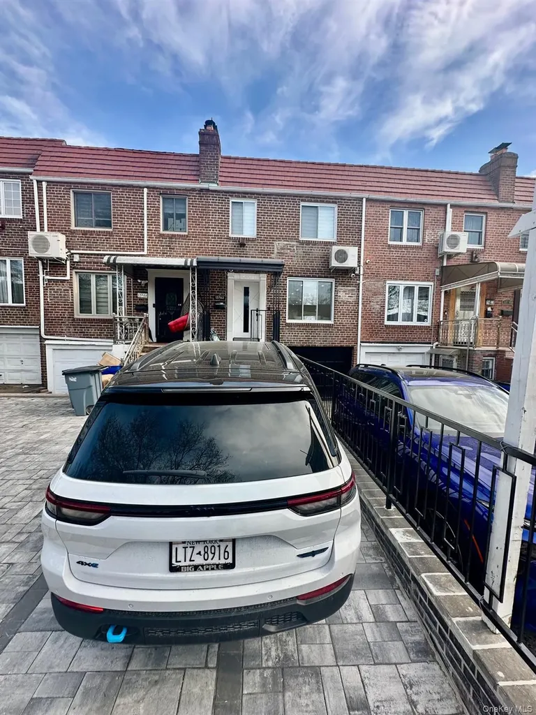 13762 70th Road Flushing NY 11367