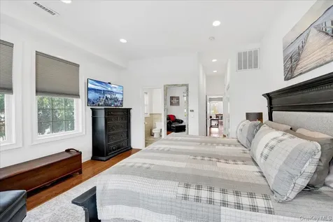 2 Harbor Lane New Rochelle NY 10805