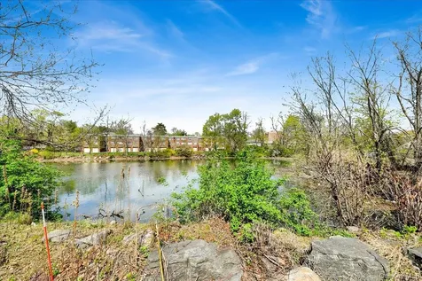 2 Harbor Lane New Rochelle NY 10805